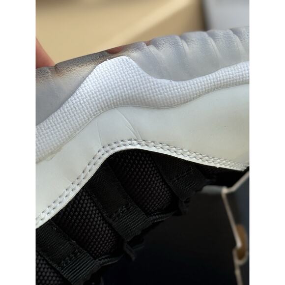 AIR JORDAN 11 RETRO LOW TUXEDO REVERSE CONCORD Size 7 528896 110 - Picture 9 of 11